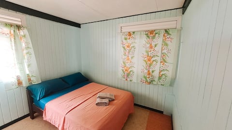 Fare Tai'a: Nanue Room
