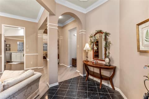 Top performing Airbnb: Beautiful, quiet retreat in Conroe