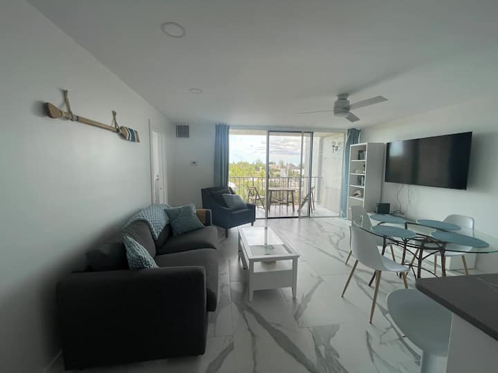 Newly Remodeled Oceanview Condo In Coral Beach - Freeport