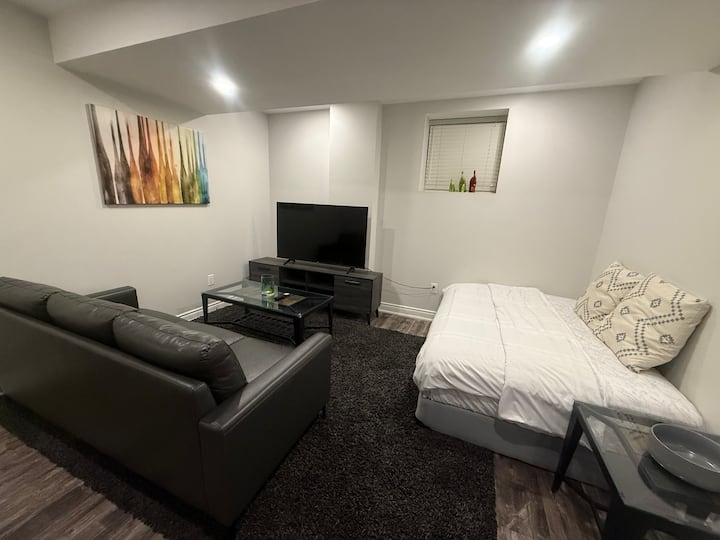 Cozy One Bed Basement Apartment - Wifi Parking - 오크빌