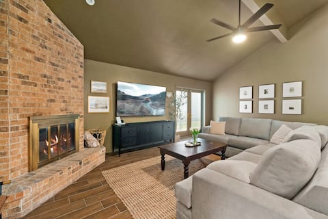 Popular Airbnb listing: Alamo Base Camp | Game Room | Six Flags & Seaworld in Northwest