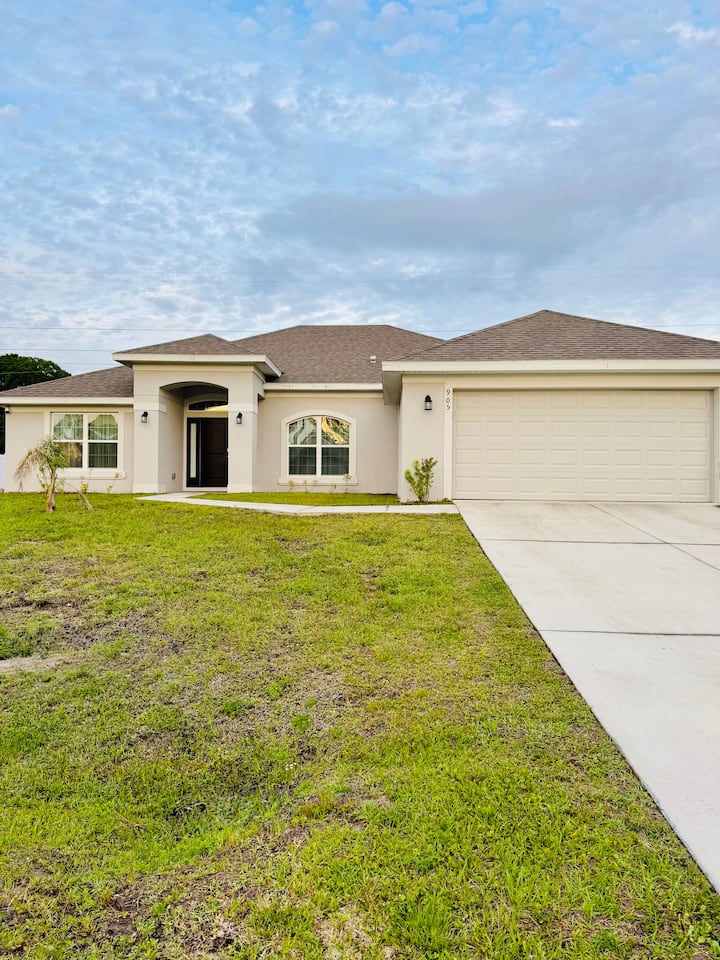 Family-friendly Home Near Beach, Zoo & Park - Palm Bay, FL