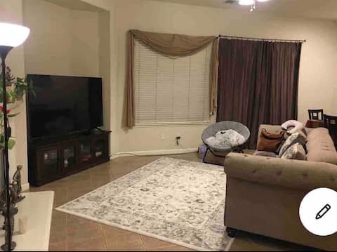 Private detached villa with 4 beds and 4 rooms with a private front and back yard