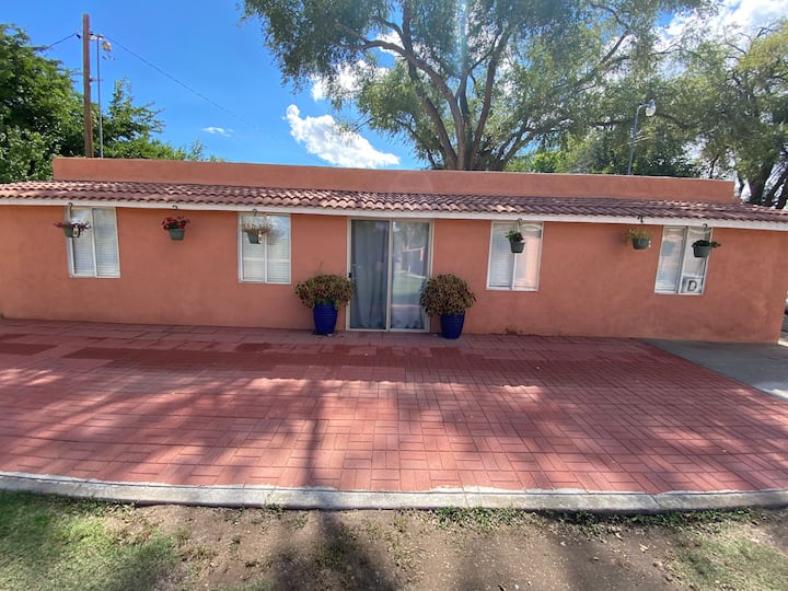 Charming And Modern South Valley Roadrunner Casita - Albuquerque, NM
