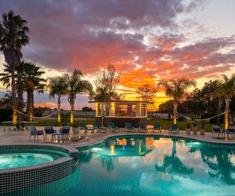 Football pitch+tennis+2 pools+GYM+Cinema+Chef