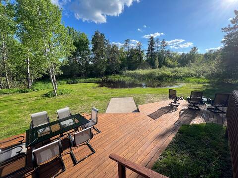 *Stunning Remodel * Hot Tub 4 -BR home, Sleeps 10