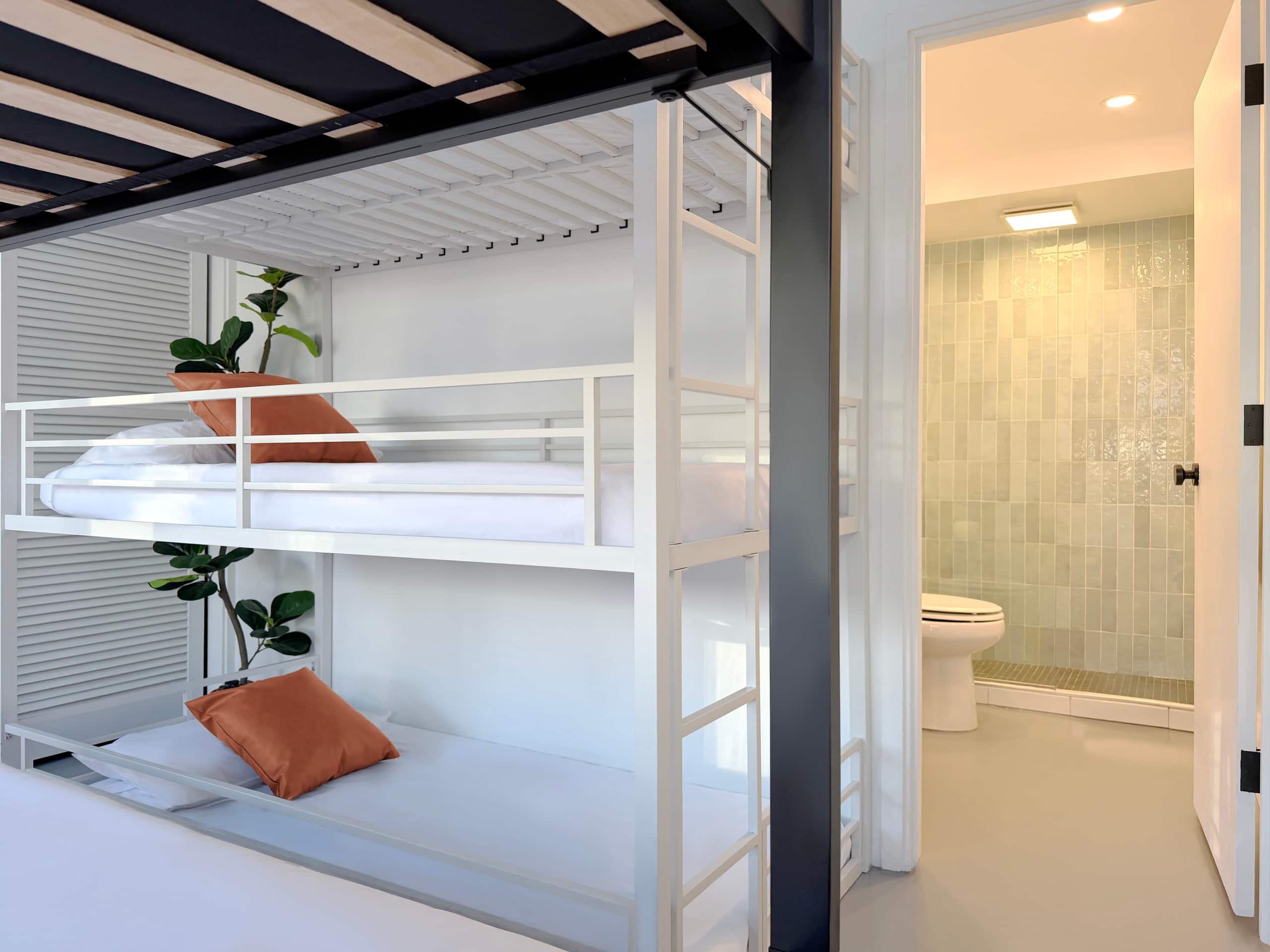 Alo + 2BR/2BA + Parking + Sleeps Up To 18 Guests! - Image 17
