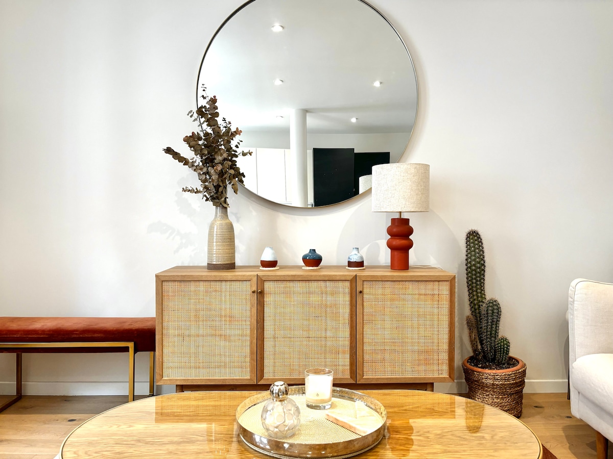 Popular Airbnb listing: Elegant apartment 10 minutes to the Eiffel Tower in Paris 7e Arrondissement