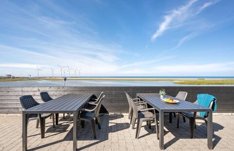 First row modernised beachhouse 180 degrees view!