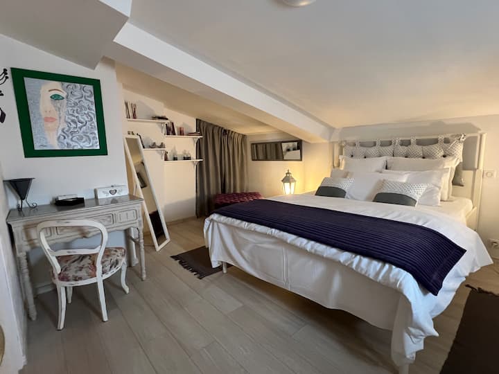chambre , le linge de lit est inclus