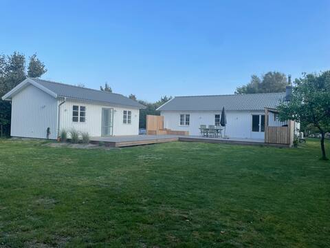 Farhultsbaden. Summer house & guest house near the beach!