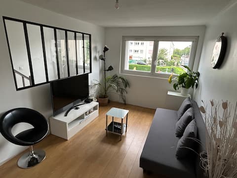 Spacious apartment quiet location near Versailles