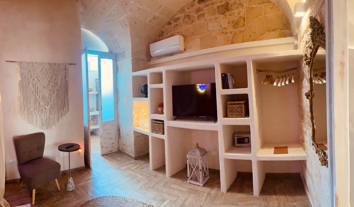 Successful Airbnb property: Suite Zorah apartment with mini pool in Lecce