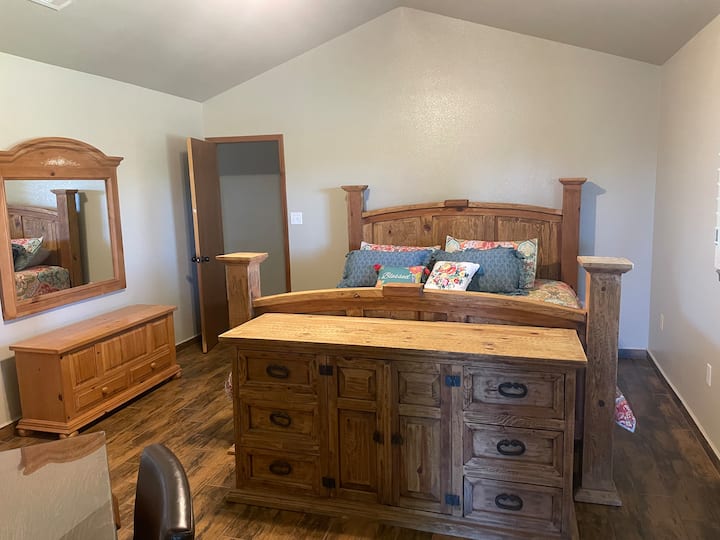 Veľká manželská posteľ