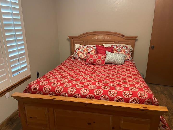 Menšia manželská posteľ