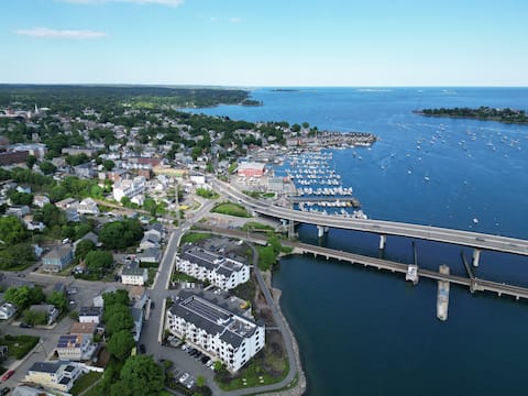 Water View Apartment in Beverly