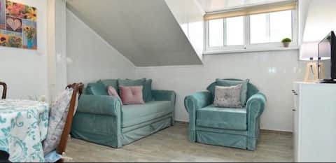 Top Airbnb: Old town Beach apartment in Stari Grad