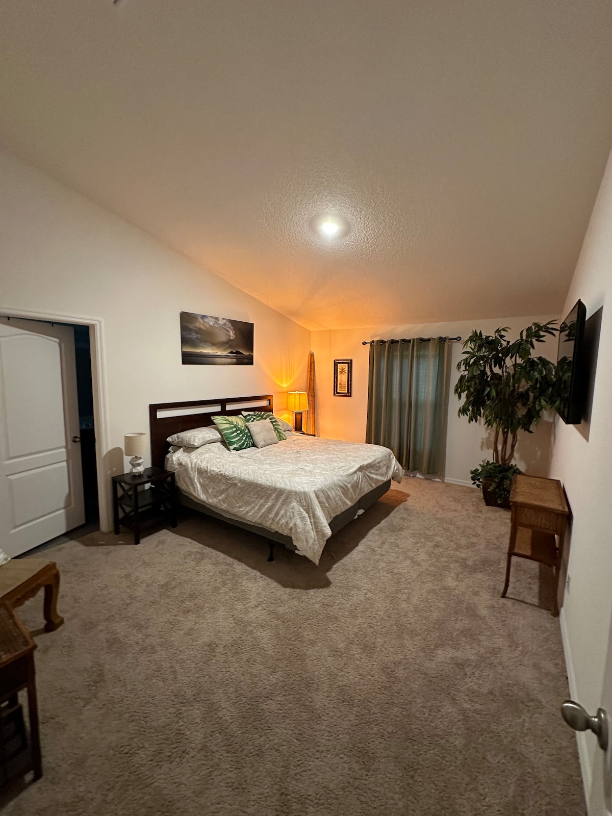 Este es el dormitorio principal con ducha, vestidor. 