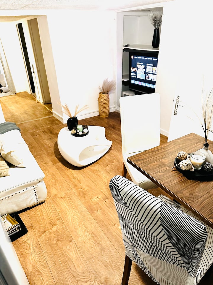 Charmant F2 En Sous-sol D’une Maison à Saisir - Nanterre