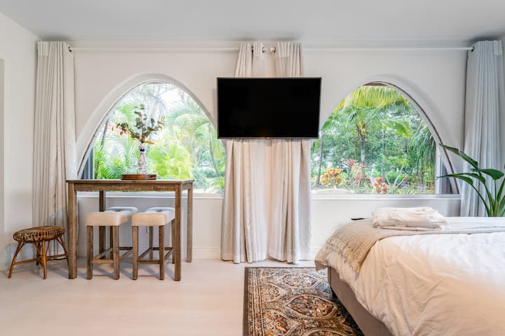“Have Fun At Hacienda Paraíso” Suite 1 | Pool | - Florida