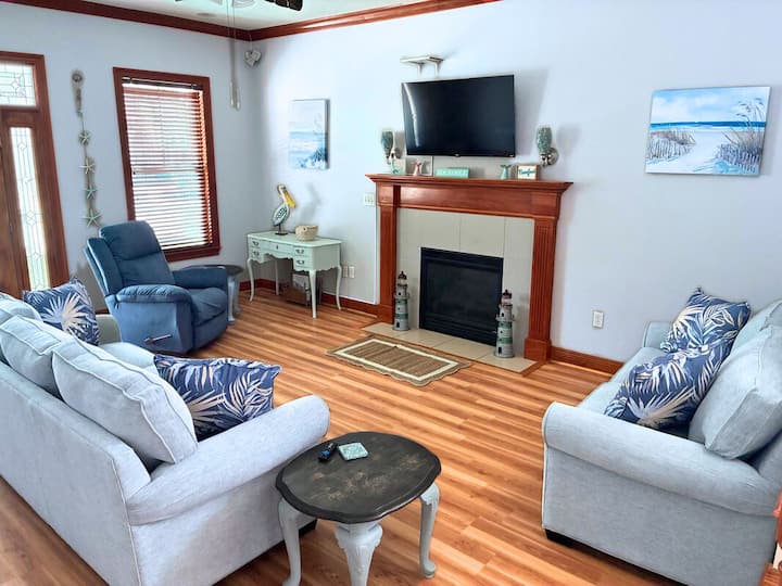 Pet Friendly Destin Home | Walk To Beach - Destin, FL