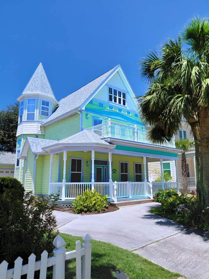 Pet Friendly Destin Home | Walk To Beach - Destin, FL