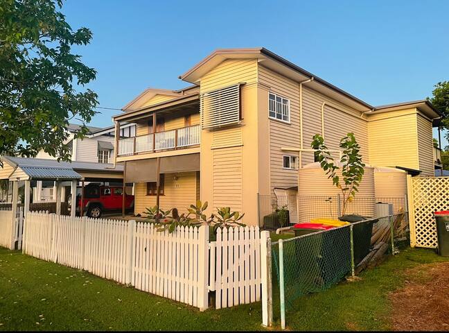 Quiet, large & close to CBD, Restaurants & Airport gallery image 3