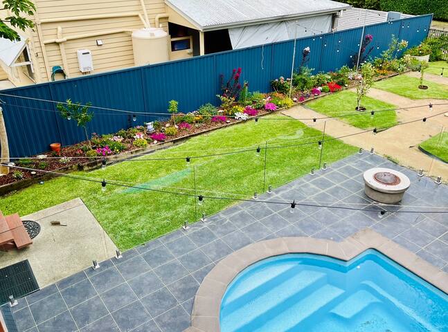 Quiet, large & close to CBD, Restaurants & Airport gallery image 5