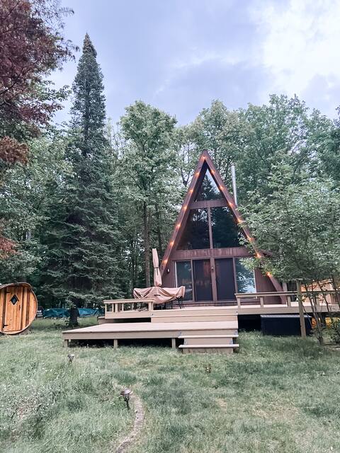 Cozy Gnome A-Frame on the Lake with Sauna