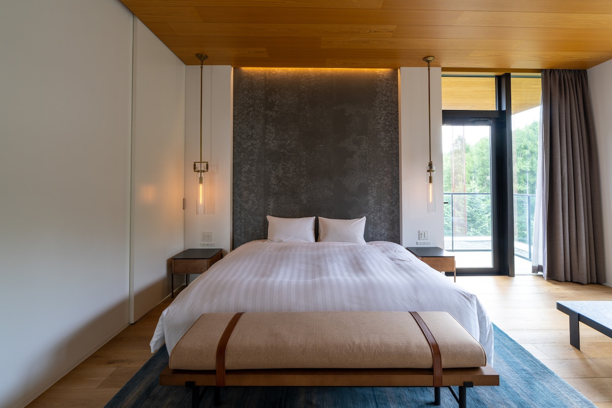 La configuración de la cama se puede configurar como 1 cama tamaño king o 2 camas individuales. 