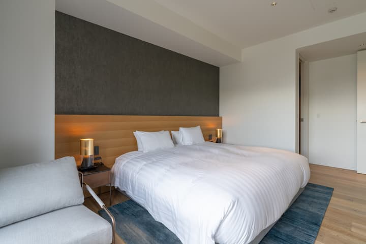 La configuración de la cama se puede configurar como 1 cama tamaño king o 2 camas individuales. 