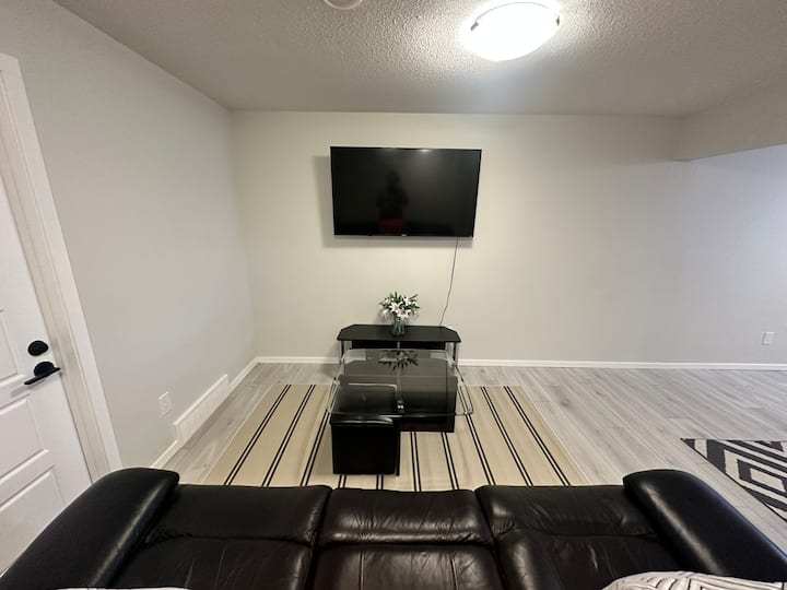 “New, Modern & Spacious Basement Guest Suite" - White City