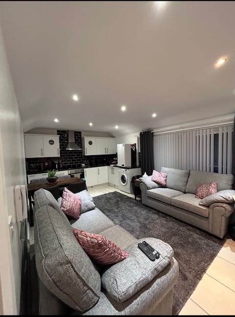 Top performing Airbnb: Central Location in Portrush