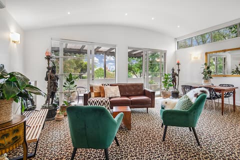 Top performing Airbnb: Dando House | Artists Home Richmond, Walk Anywhere in Richmond
