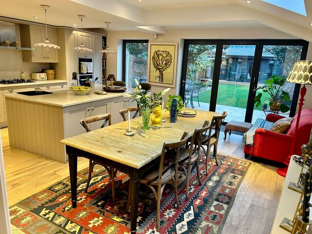 Bright & Stylish 5* Home+Garden+Cosy Log Burner