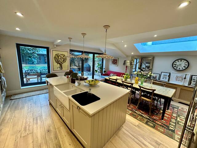 Bright & Stylish 5* Home+Garden+Cosy Log Burner gallery image 4