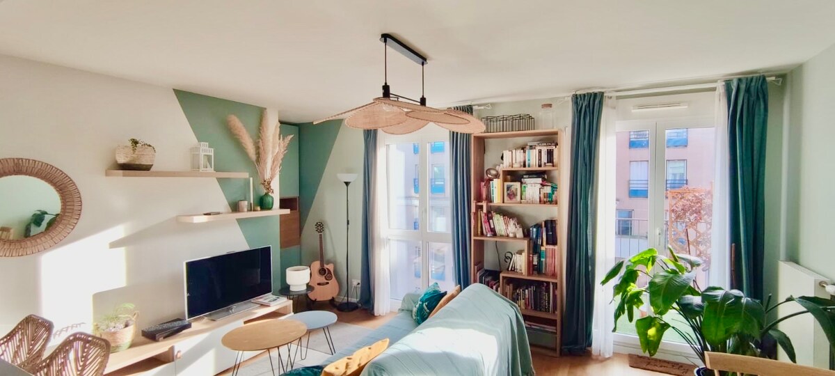 Popular Airbnb listing: Charming flat, 55 m² 15 min from Paris in Clichy