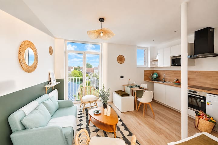 2-bedroom apartment · train station 250m · gym