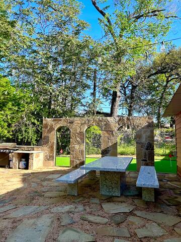 Bachelorettes – 5min to Stockyards gallery image 4