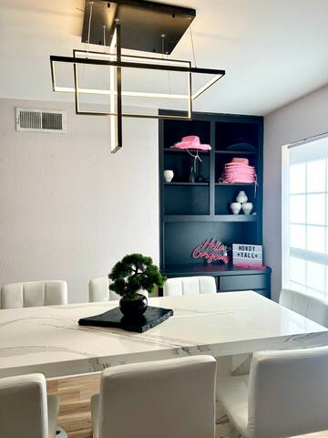 Bachelorettes – 5min to Stockyards gallery image 2