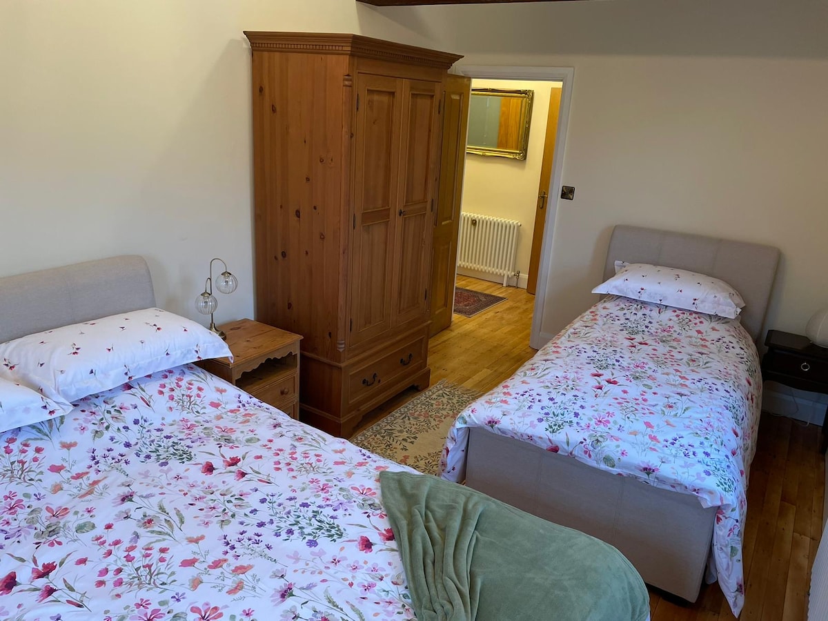 Tweede slaapkamer. Tweepersoonsbed en eenpersoonsbed. 