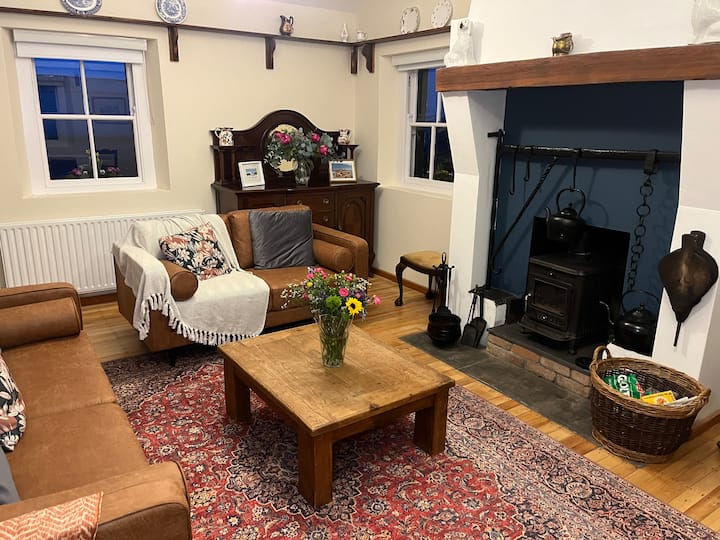 Cottage In Ballintoy, Causeway Coast - Sleeps 5 - Northern Ireland