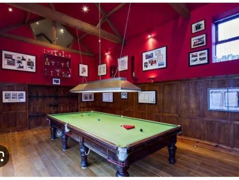 Woodland View with HOT TUB & Snooker Table