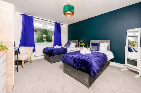 Spacious & Modern 6 Bedroom | 2 Bedroom Bungalow