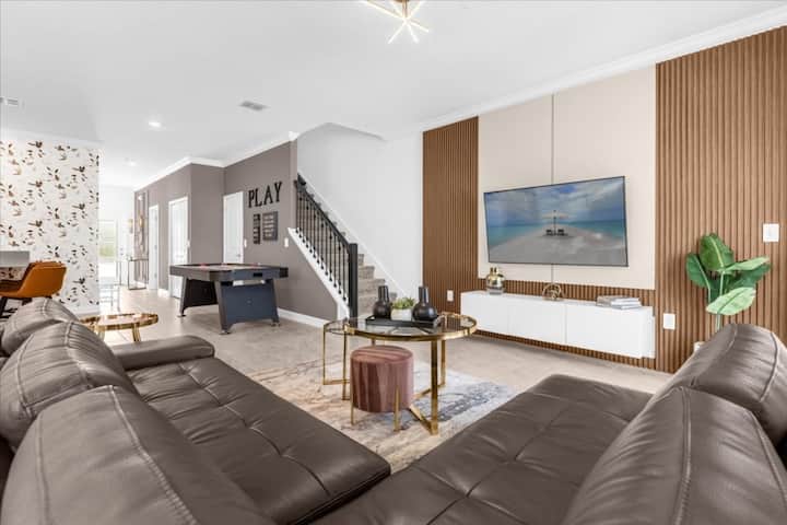 5 Bedrooms/ 4 Bathrooms/ Storey Lake (4375 Sl) - Kissimmee