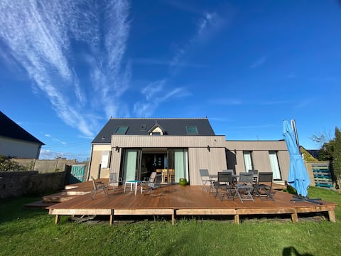 Family house with sea view- 6-9 people