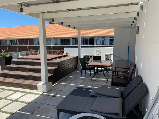 2 bed apt in Green point with battery backup gallery image 5