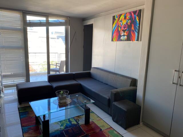 2 bed apt in Green point with battery backup gallery image 3