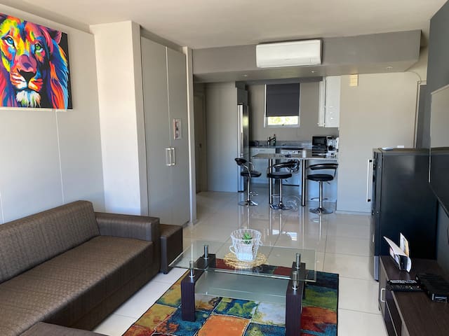 2 bed apt in Green point with battery backup