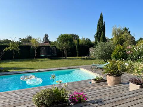 Large quiet villa, heated pool, piano